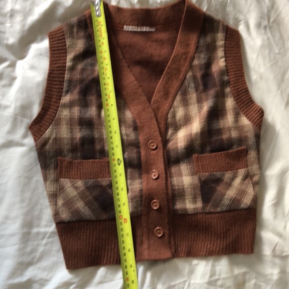 Sadie - Plaid Wool Vest 🧺 - Picture 11 of 11